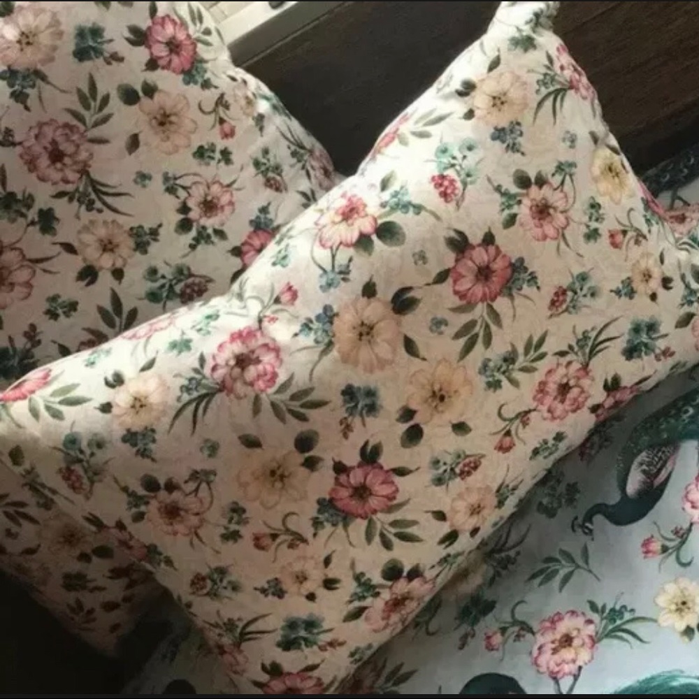 Cottage Floral Decorative Pillow (17”x10”)Thicc 😉